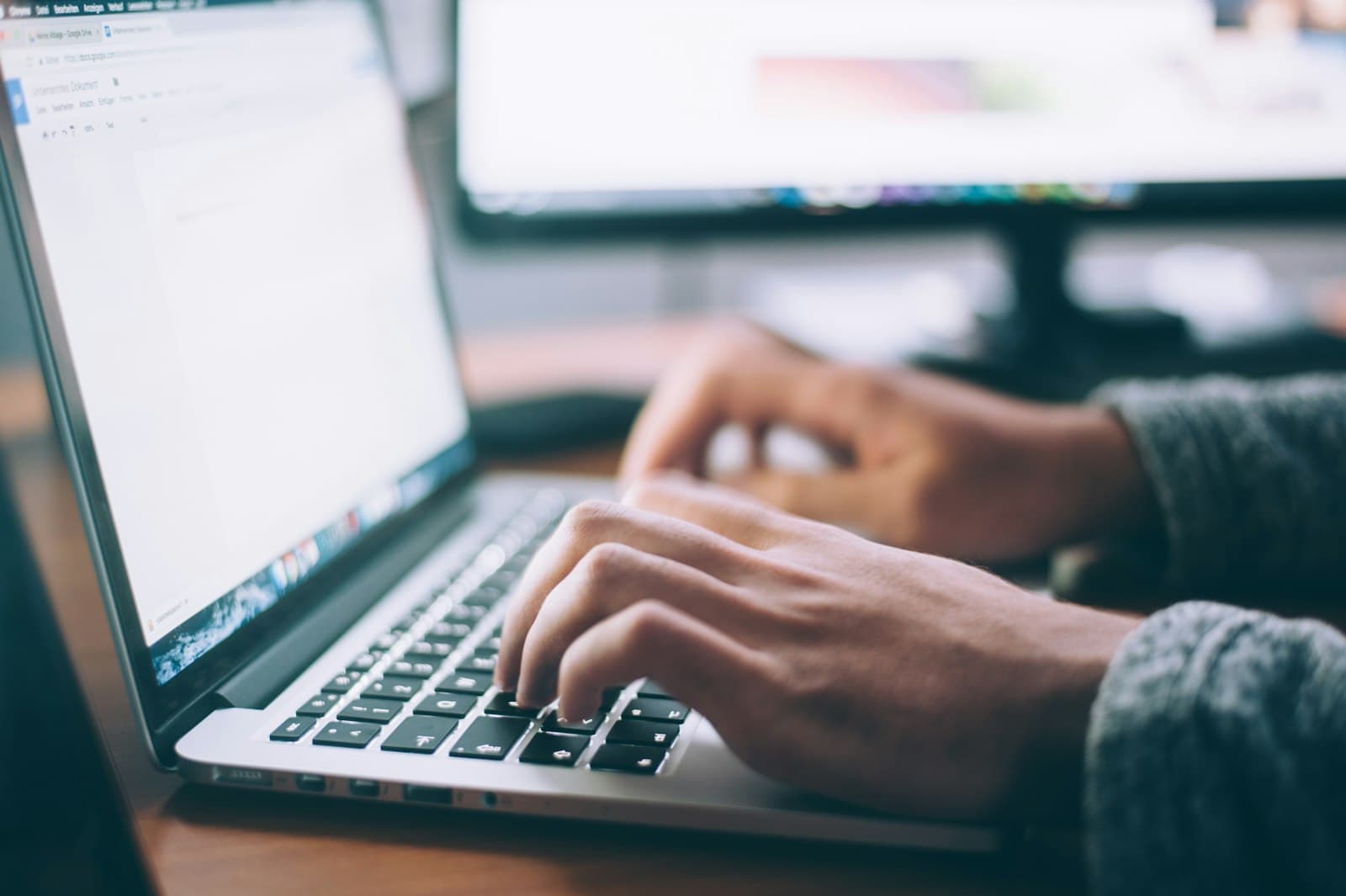 Warum Projektmanager zu viel Zeit mit E-Mails verschwenden